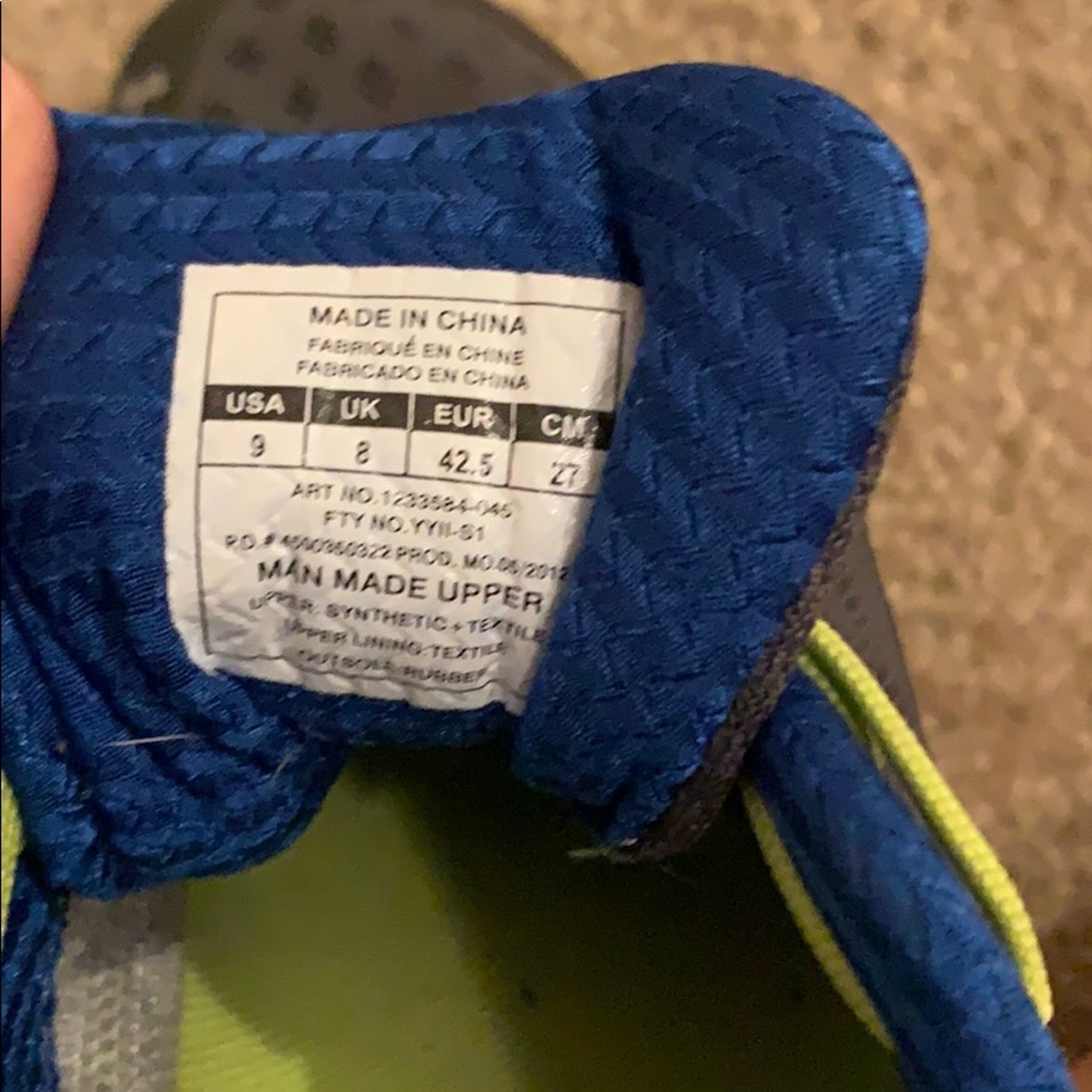 Under armour shoes - Picture 4 of 5